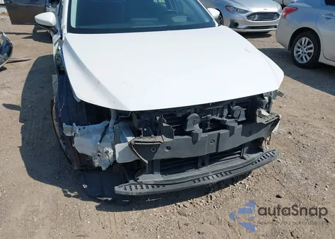 2019 Mazda Mazda3 Premium Package из США, поврежденный, VIN 3MZBPAEM5KM102736